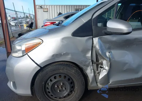 2012 Toyota Yaris Le z USA, uszkodzony, nr VIN JTDKTUD39CD523879